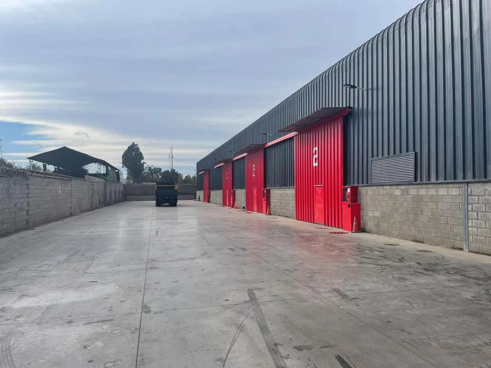 Patio de maniobras para carga y descarga de mercancías